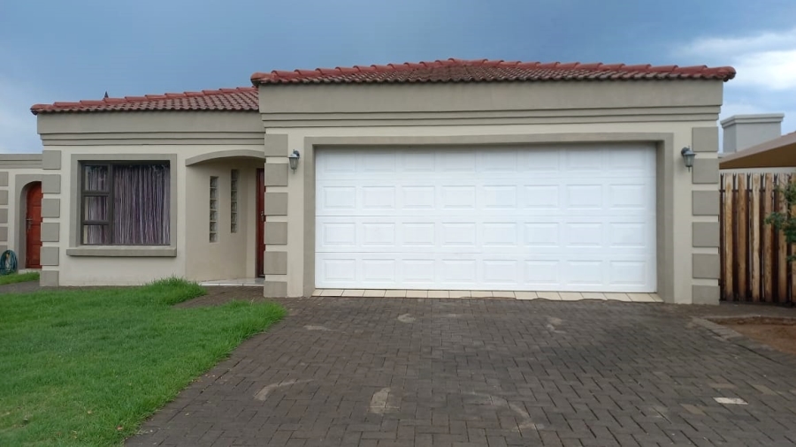To Let 4 Bedroom Property for Rent in Mandela View Free State